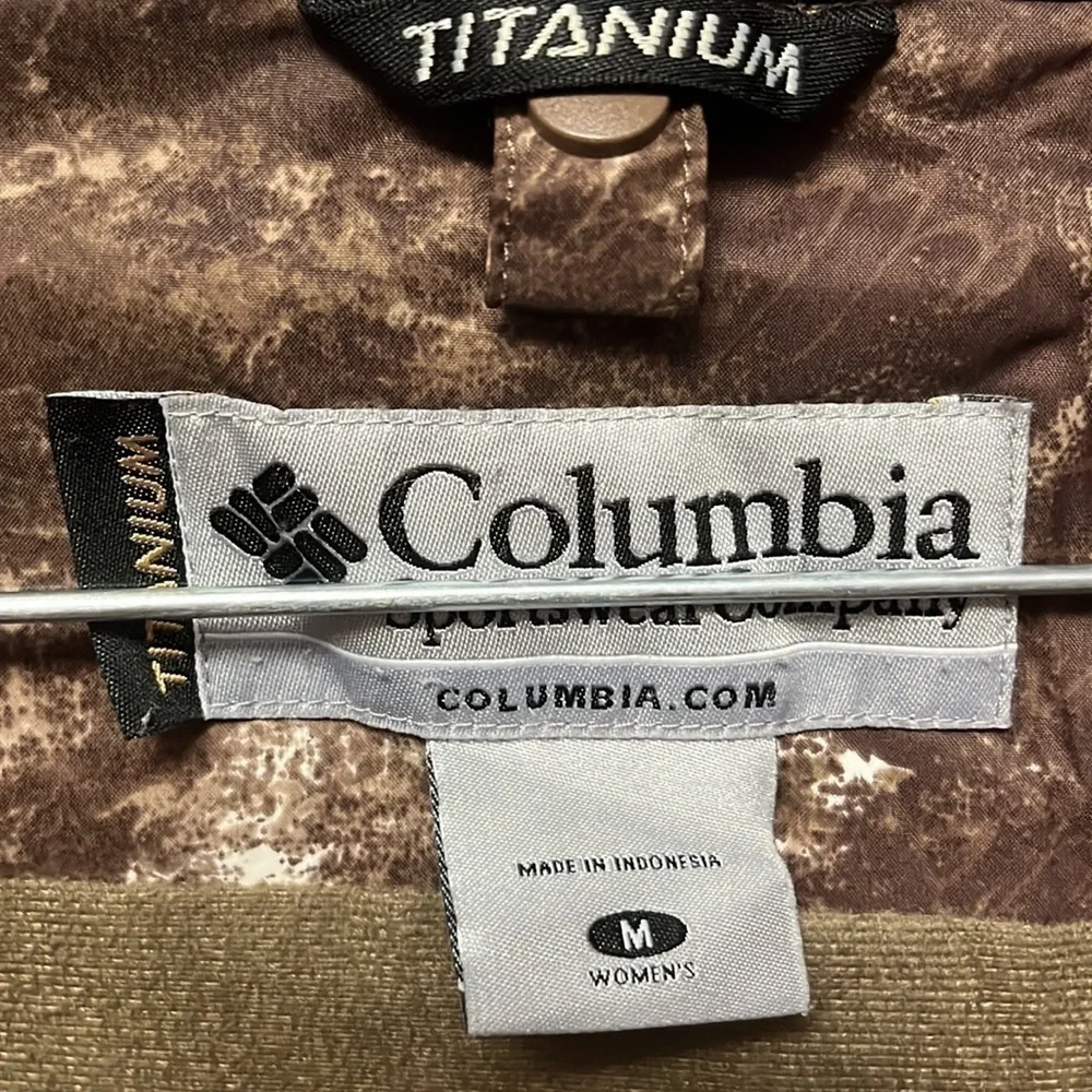 Columbia- Titanium jacket with hood